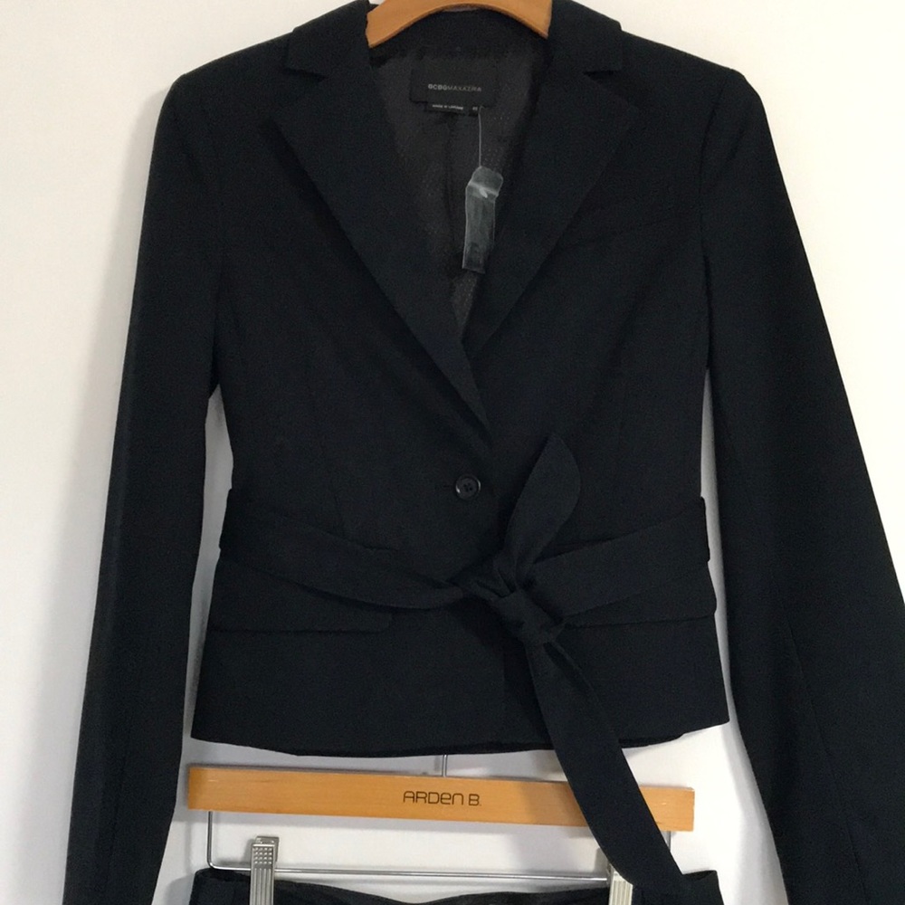 2pc NEW BCBG MAX AZRIA Knee length trouser suit